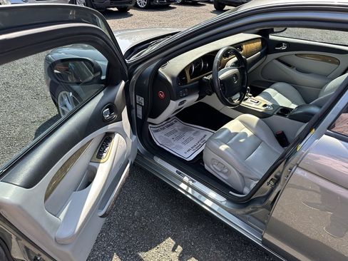 Used 2005 Jaguar S-TYPE R image 9