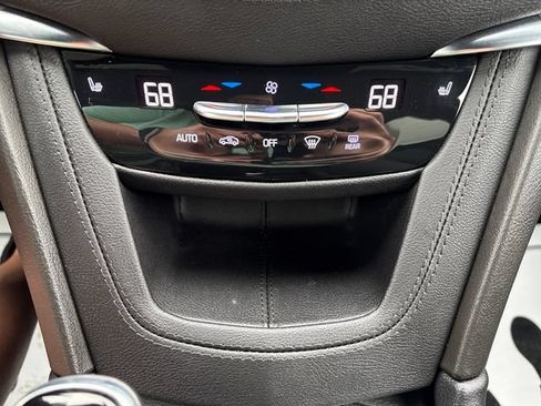 Used 2022 Cadillac XT5 Luxury AWD/4WD image 16