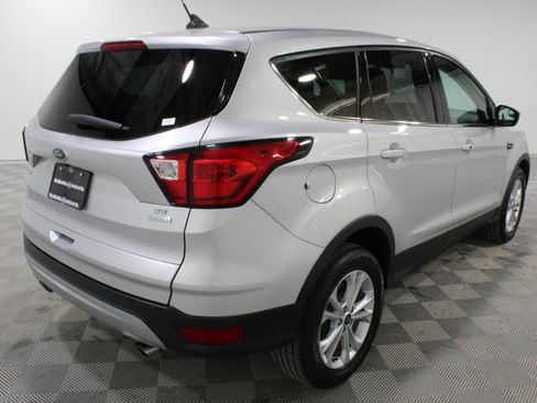 Used 2019 Ford Escape SE FWD image 3