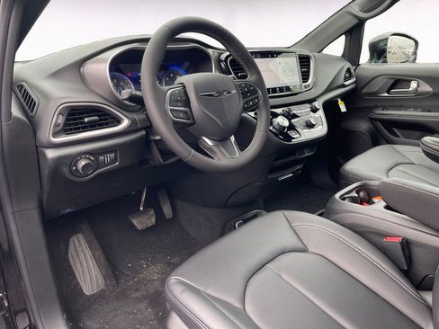 New 2026 Chrysler Voyager LX FWD image 10