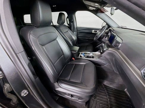 Used 2020 Ford Explorer XLT w/ Equipment Group 202A AWD/4WD image 30