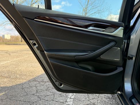 Used 2017 BMW 530i xDrive image 22