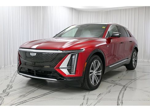 Certified 2024 Cadillac Lyriq Luxury AWD/4WD image 4