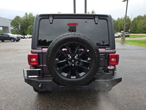 Used 2024 Jeep Wrangler Unlimited Sahara w/ Technology Group AWD/4WD image 28