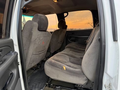 Used 2006 GMC Sierra 3500 SLE w/ Heavy-Duty Power Package image 15