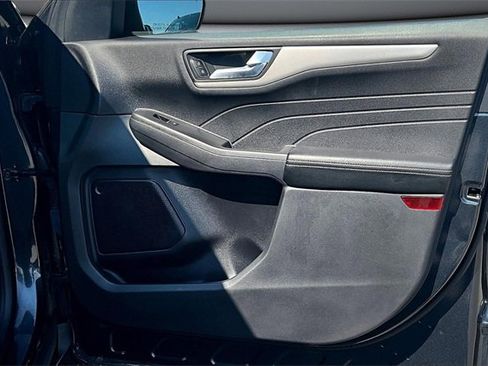 Used 2022 Ford Escape SEL w/ Technology Package image 28