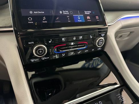 Certified 2022 Jeep Grand Cherokee Overland AWD/4WD image 29