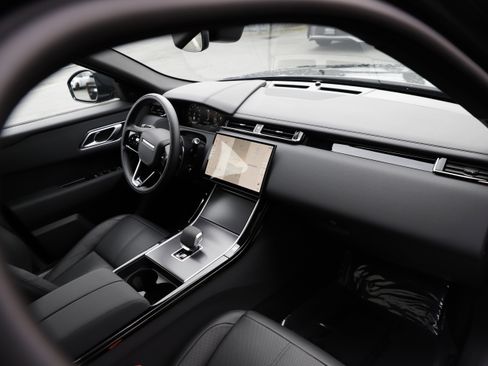 Certified 2026 Land Rover Range Rover Velar Dynamic SE AWD/4WD image 11