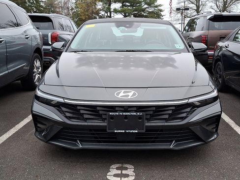 Used 2024 Hyundai Elantra Limited image 3