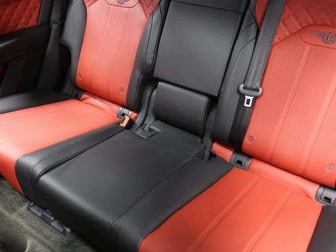 Used 2022 Bentley Bentayga AWD/4WD image 67