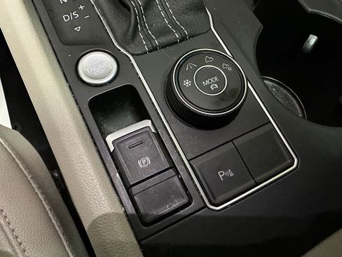 Used 2021 Volkswagen Atlas SE w/ Panoramic Sunroof Package image 17