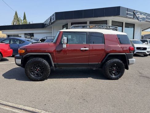 Used 2011 Toyota FJ Cruiser 4WD w/ Convenience Pkg image 2