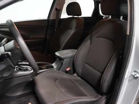 Used 2018 Hyundai Elantra GT image 6