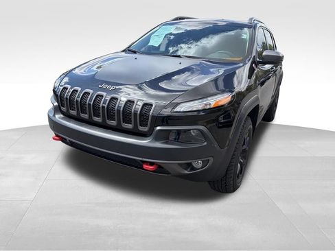 Used 2016 Jeep Cherokee Trailhawk w/ Comfort/Convenience Group AWD/4WD image 3