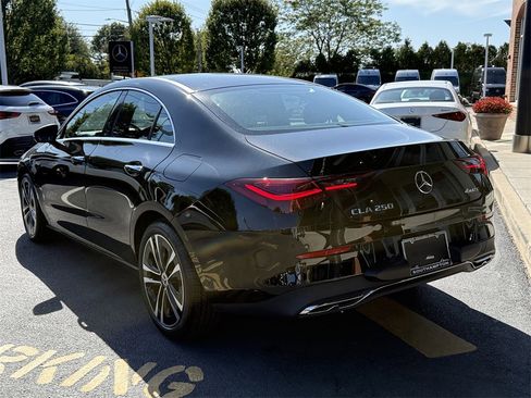 Certified 2025 Mercedes-Benz CLA 250 4MATIC image 9
