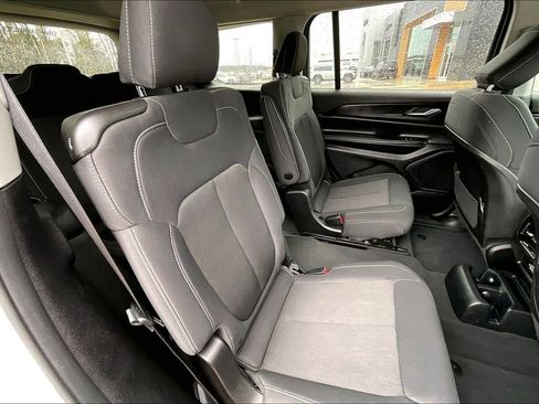 Used 2023 Jeep Grand Cherokee L Laredo image 25
