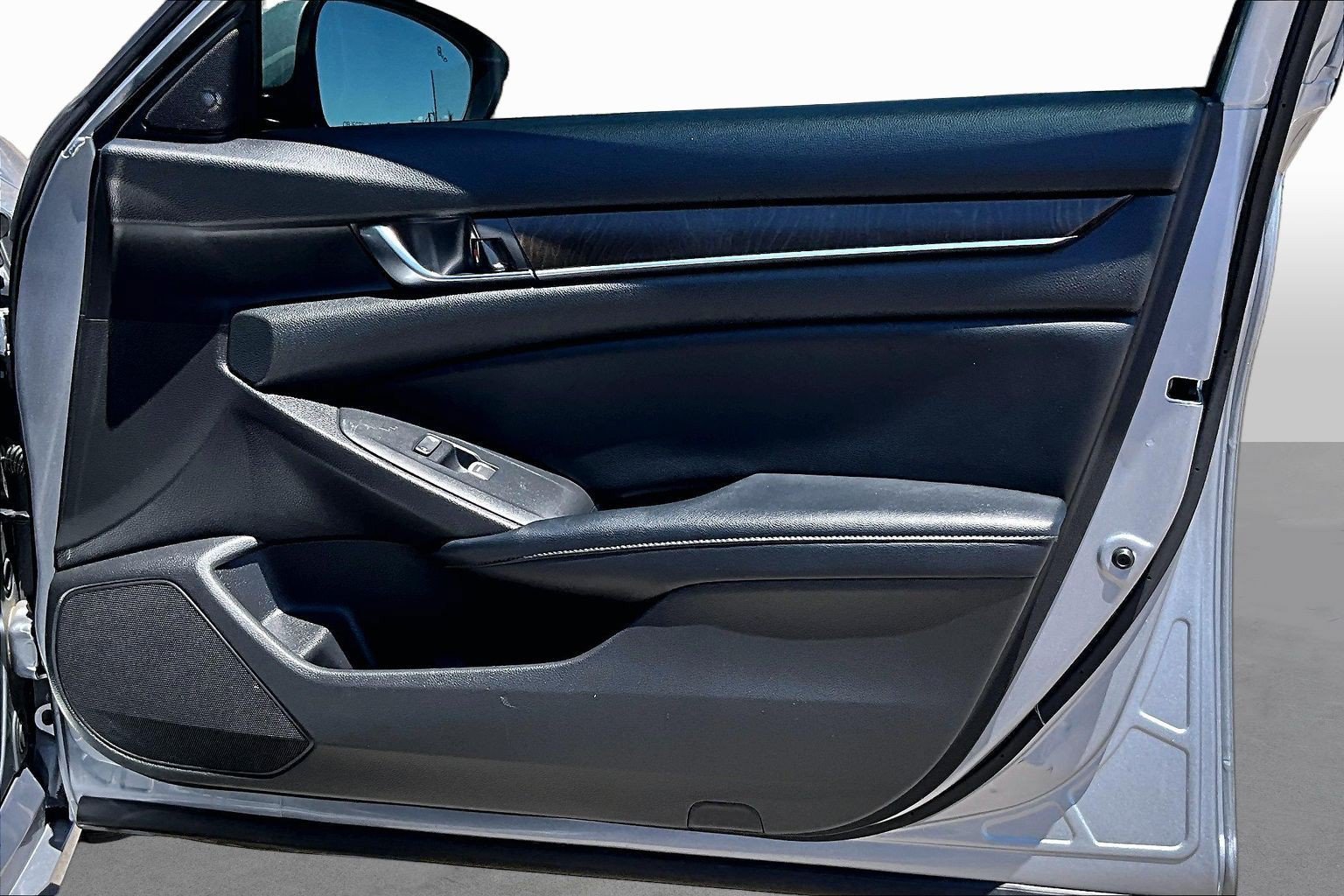 Used 2018 Honda Accord EX-L image 18