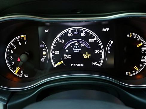 Used 2020 Jeep Grand Cherokee Altitude image 24