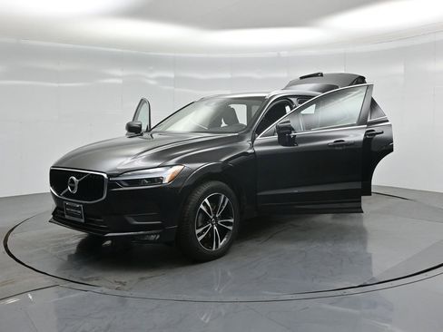 Used 2021 Volvo XC60 T5 Momentum w/ Premium Package image 31