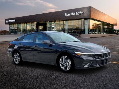 New 2026 Hyundai Elantra Limited FWD image 10