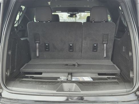 Used 2024 Chevrolet Suburban LT image 24