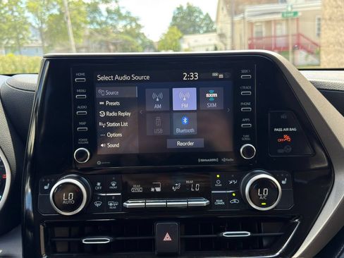 Used 2021 Toyota Highlander XLE AWD/4WD image 33