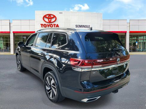 Used 2025 Volkswagen Atlas SE image 4