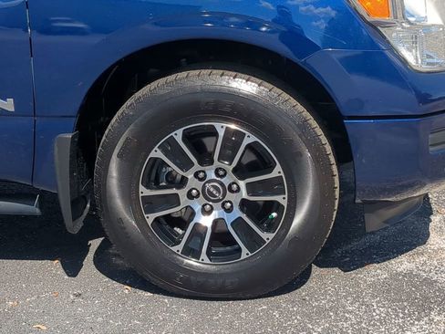 Used 2021 Nissan Titan SV w/ SV Convenience Package image 11