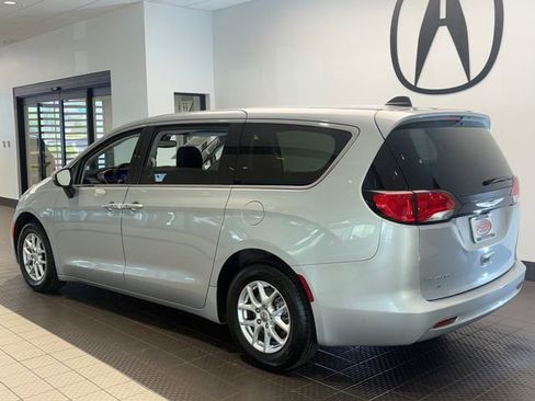 Used 2023 Chrysler Voyager LX FWD image 4