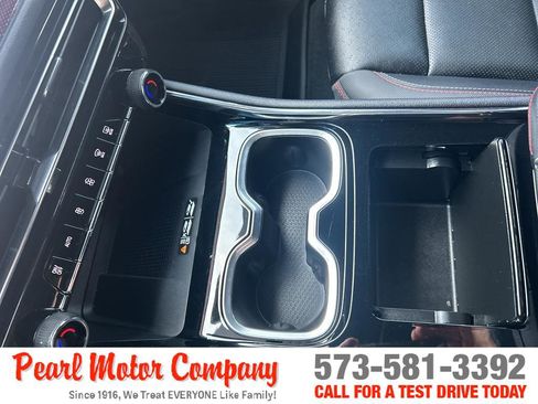 Used 2025 Chevrolet Traverse RS image 20