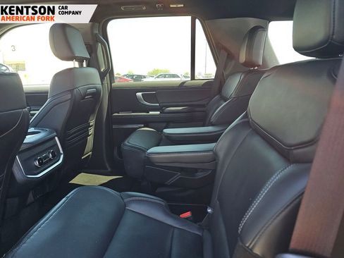 Used 2025 Ford Expedition Platinum w/ Stealth Appearance Package AWD/4WD image 8