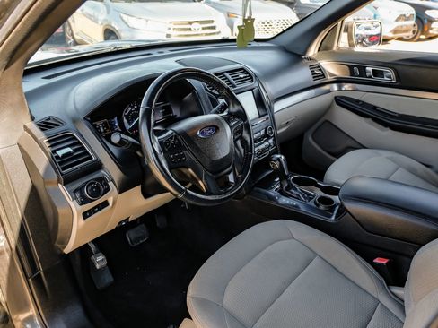 Used 2019 Ford Explorer XLT w/ Equipment Group 201A image 3