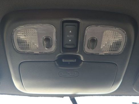 Used 2010 Mercury Mariner Premier image 31