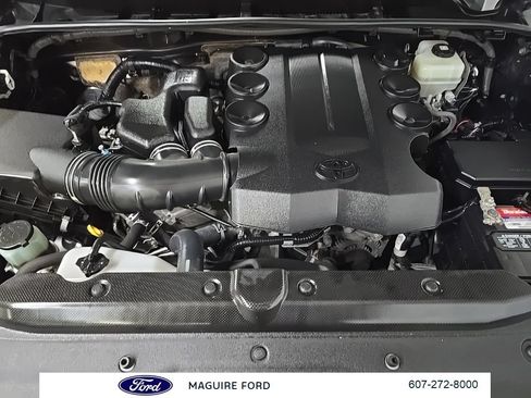 Used 2019 Toyota 4Runner SR5 AWD/4WD image 15