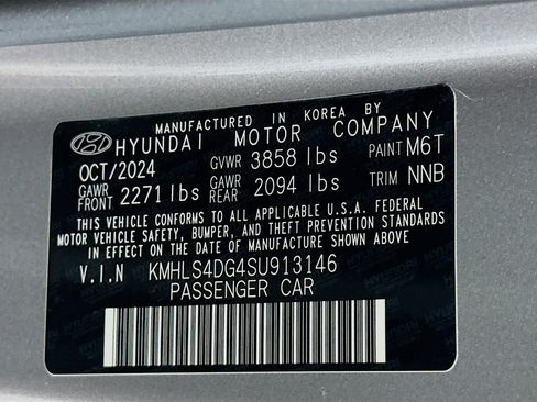 Used 2025 Hyundai Elantra SEL FWD image 12