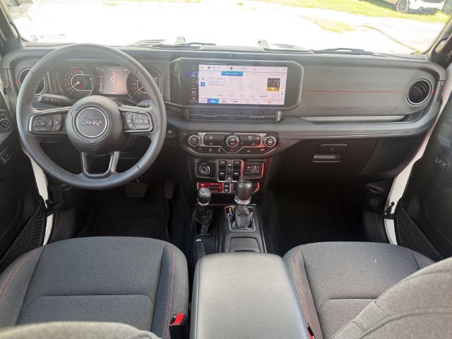 Used 2025 Jeep Gladiator Rubicon AWD/4WD image 15