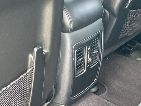 Used 2019 Jeep Grand Cherokee Laredo w/ 18" Wheel & 8.4" Radio Group AWD/4WD image 17