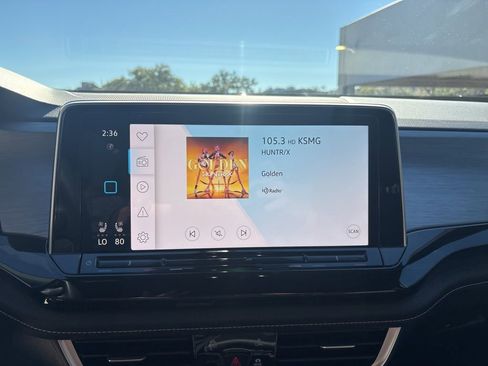 Used 2025 Volkswagen Atlas Cross Sport SE image 19