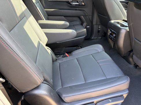 Used 2025 Chevrolet Suburban RST w/ RST Capability Package AWD/4WD image 10