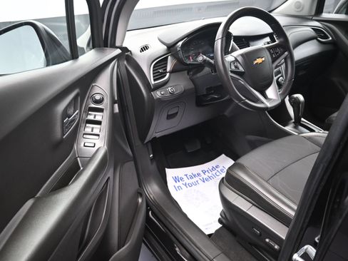 Used 2021 Chevrolet Trax LT w/ Driver Confidence Package AWD/4WD image 9
