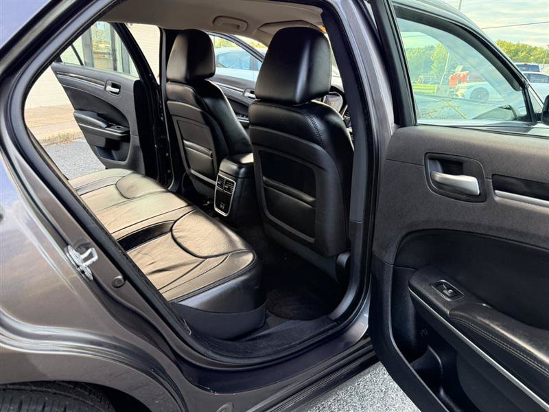 Used 2016 Chrysler 300 Limited RWD image 17