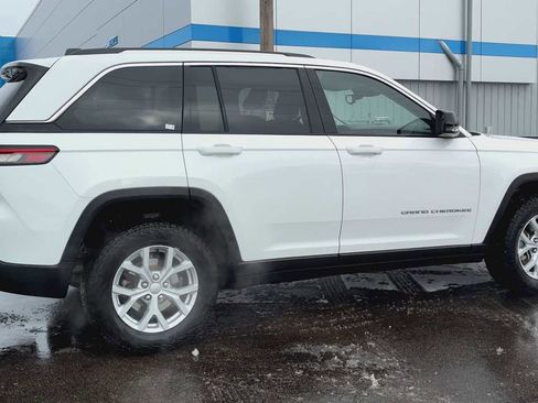 Used 2023 Jeep Grand Cherokee Limited image 2