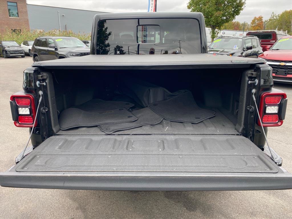 Used 2023 Jeep Gladiator Overland AWD/4WD image 23