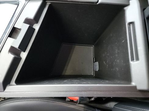 Used 2022 Buick Enclave Essence image 32