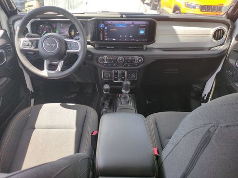 Used 2025 Jeep Wrangler Unlimited Sahara AWD/4WD image 16
