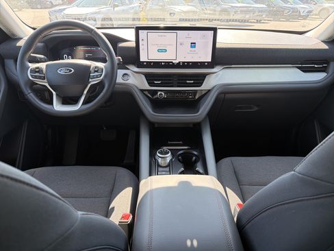 Used 2025 Ford Explorer Active RWD image 4