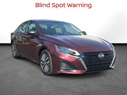 Used 2024 Nissan Altima 2.5 SV image 4