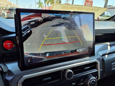 Certified 2025 Toyota Tacoma TRD Off-Road AWD/4WD image 23