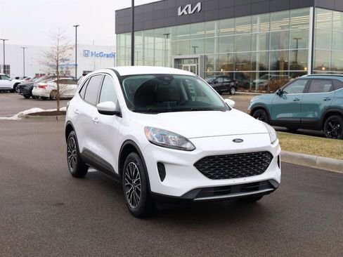 Used 2021 Ford Escape SE image 2