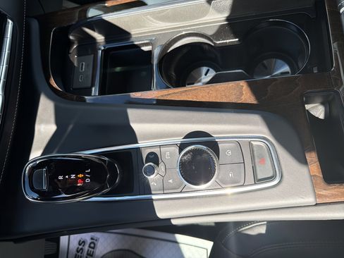 Used 2022 Cadillac Escalade ESV Premium Luxury Platinum image 20